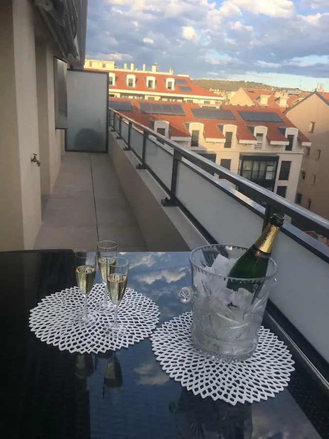 Riviera Terrasse Nice 0*,  France
